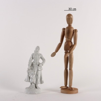 Popolana figure in Manifat Porcelain