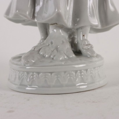 Popolana figure in Manifat Porcelain