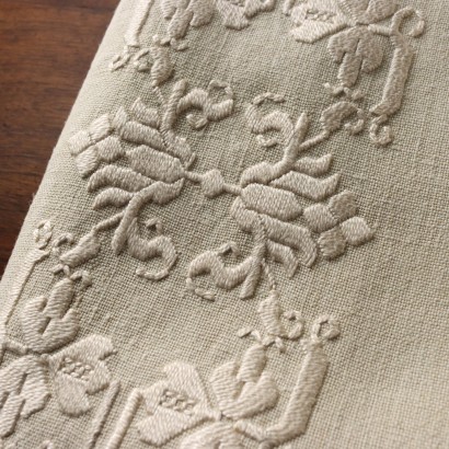 Table cover in mixed linen