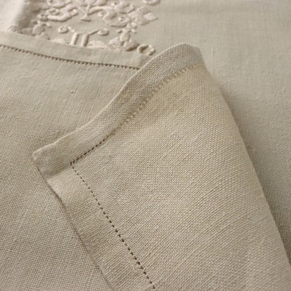 Table cover in mixed linen