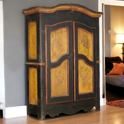 Neoclassical lacquered wardrobe