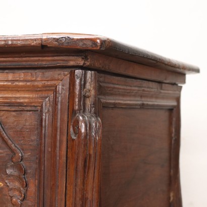 Chest in Baroque Walnut