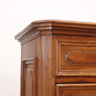 Baroque chest of drawers