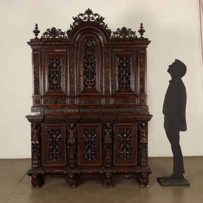 Doppelkorpus-Sideboard im Neorenaissance-Stil