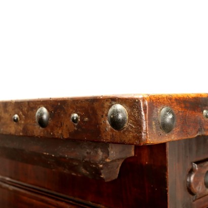 Barockes Sideboard mit Modifikationen