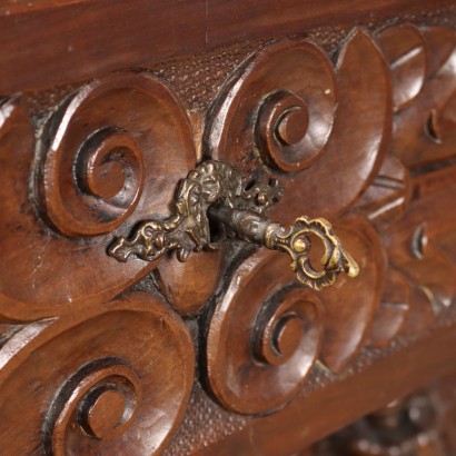 Baroque chest of drawers