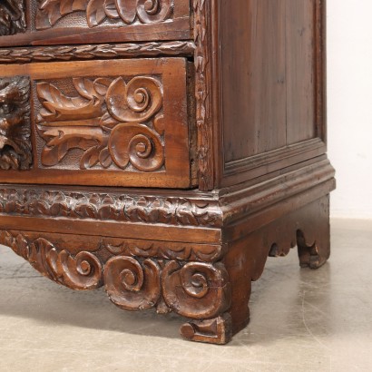 Baroque chest of drawers