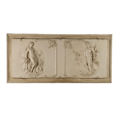 Bas-relief en plâtre avec personnages mythologiques