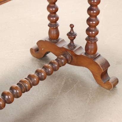 Dressing Table,Dressing Table in Walnut