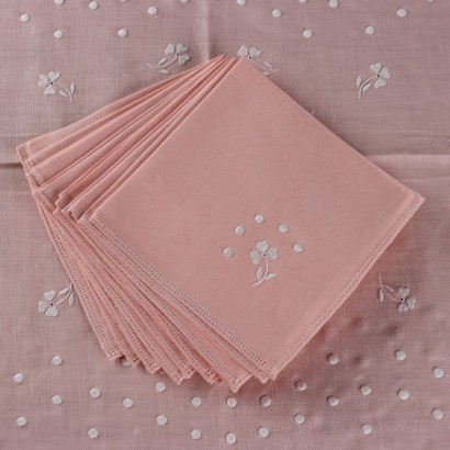 Nappe rose avec 12 serviettes